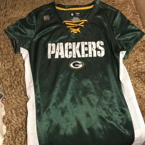 Woman’s Packers shirt.